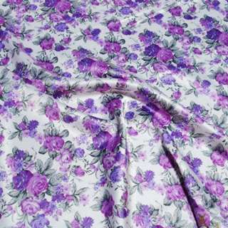 Атлас стрейч шамус белый с сиренево-фиолетовыми цветами ш.150 оптом
