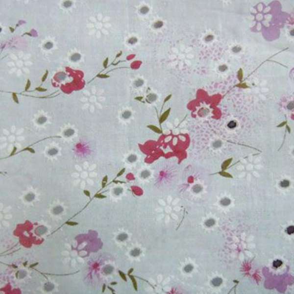Батист білий в дірочки з рожево-бузковими квітами ш.140 оптом