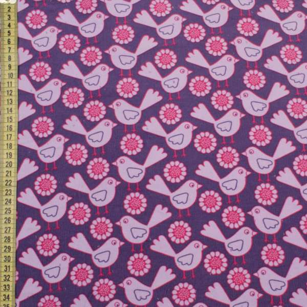 Микровельвет фиолетовый в розово-сиреневые птички, цветы, ш.145 оптом