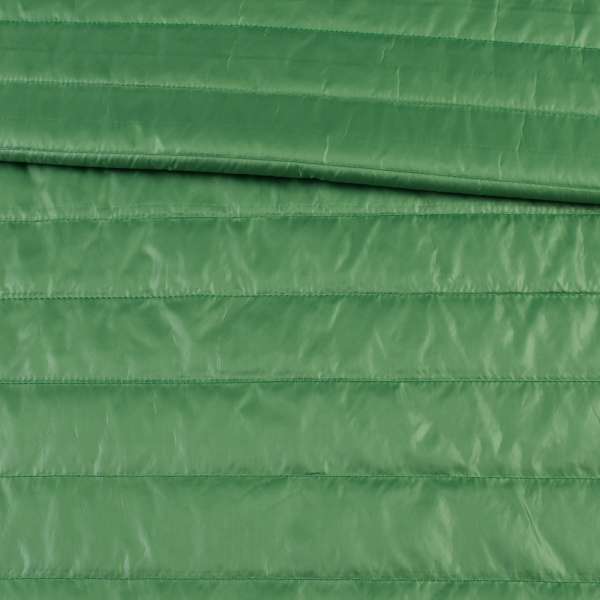 Ткань плащевая стеганая на подкладке полоска 5см зеленая, ш.150 оптом