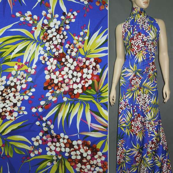 Трикотаж вискозный стрейч синий (ультра) с цветами (принт) ш.156 оптом