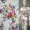 Трикотаж віскозний стрейч кремовий з букетом різнокольорових квітів ш.150 оптом