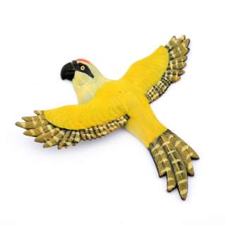 Магнит на холодильник Попугай 13х11см желтый с пестрыми крыльями оптом