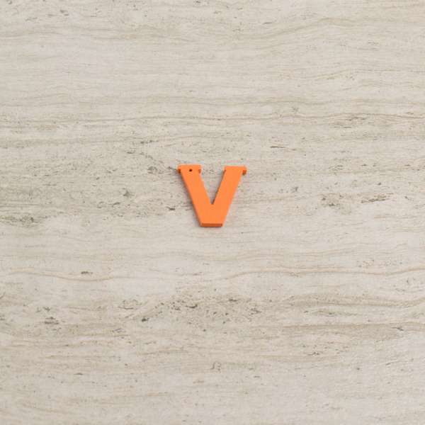 Пришивний декор літера V помаранчева, 25мм оптом