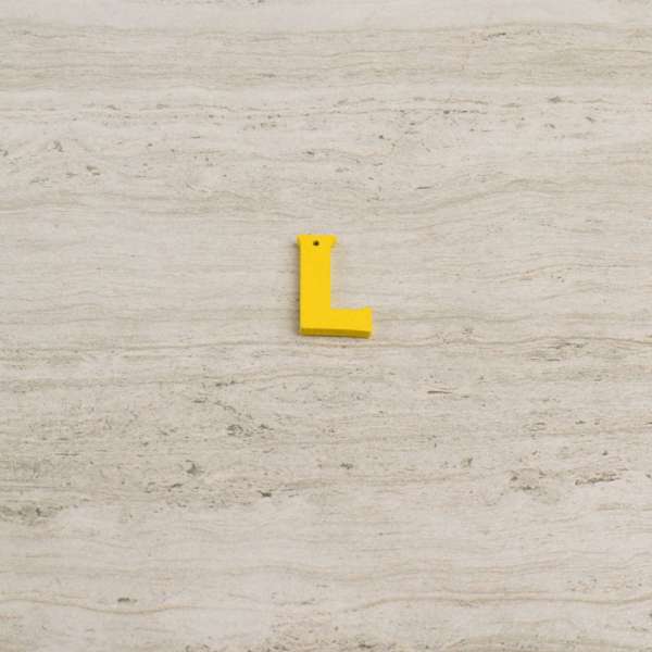 Пришивний декор літера L жовта, 25мм оптом