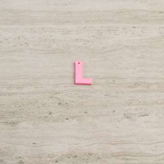 Пришивний декор літера L рожева, 25мм оптом