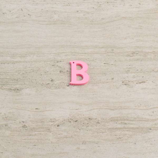 Пришивний декор літера B рожева, 25мм оптом