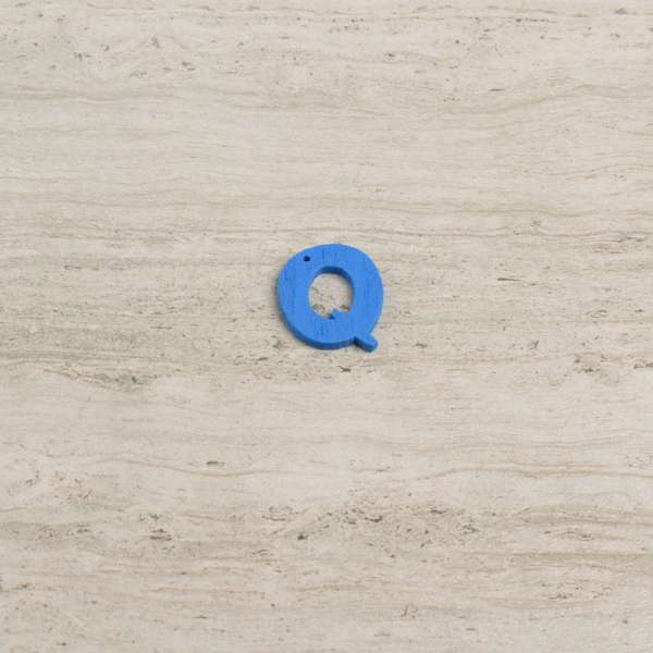 Пришивний декор літера Q синя, 25мм оптом