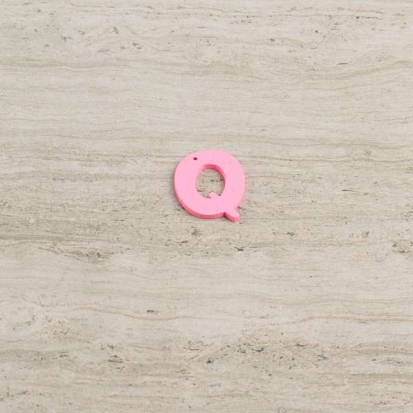 Пришивний декор літера Q рожева, 25мм оптом