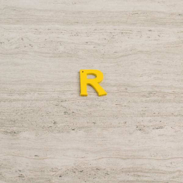 Пришивний декор літера R жовта, 25мм оптом