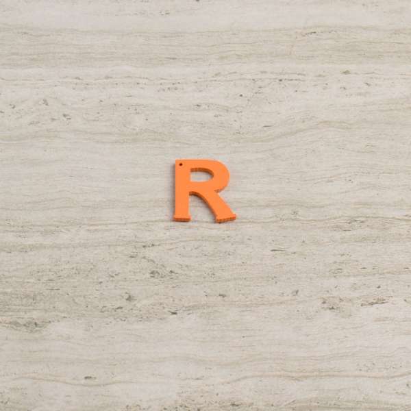 Пришивной декор буква R оранжевая, 25мм оптом