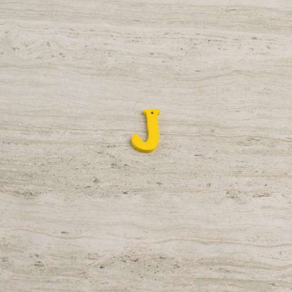 Пришивной декор буква J желтая, 25мм оптом