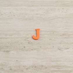 Пришивной декор буква J оранжевая, 25мм