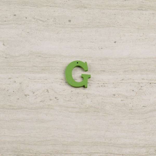 Пришивной декор буква G зеленая, 25мм оптом