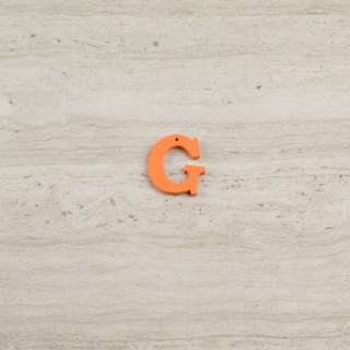 Пришивной декор буква G оранжевая, 25мм оптом