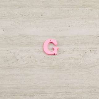 Пришивной декор буква G розовая, 25мм оптом