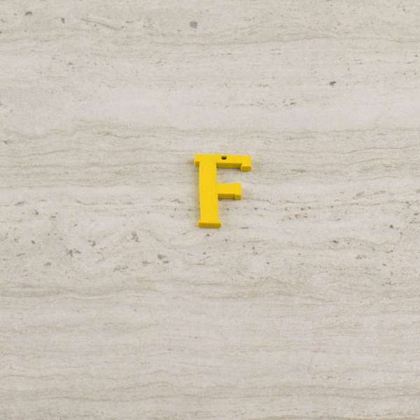 Пришивний декор літера F жовта, 25мм оптом