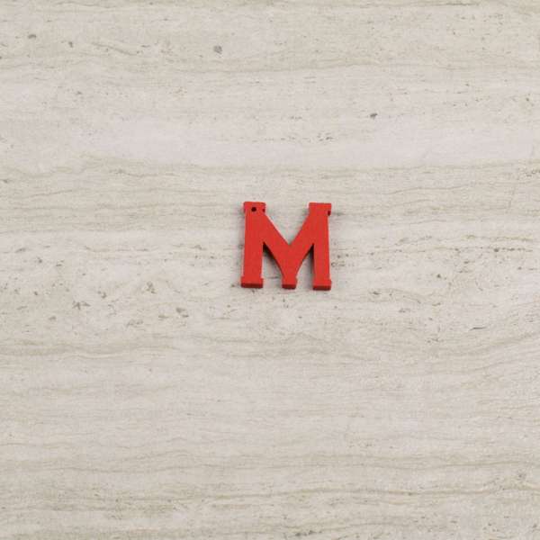 Пришивной декор буква M красная, 25мм оптом