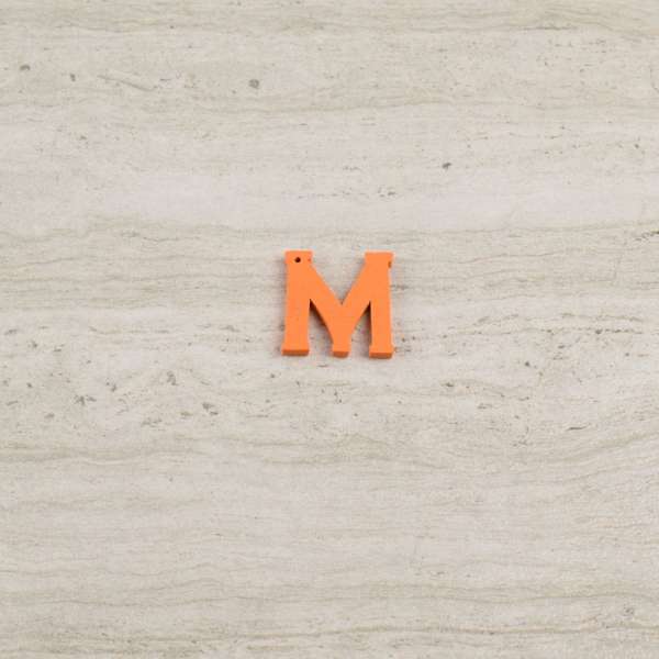 Пришивной декор буква M оранжевая, 25мм оптом