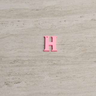 Пришивной декор буква H розовая, 25мм оптом