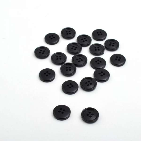 Пуговица черная 15мм на 4 прокола (1003) оптом